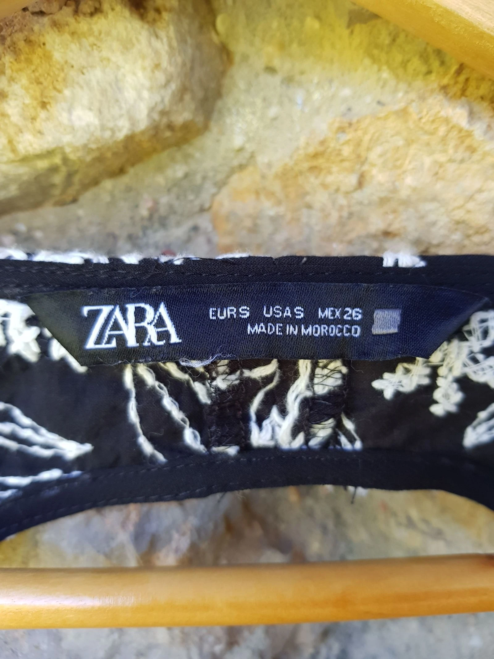 Top cropped bordado algodão costas abertas Zara – photo 2